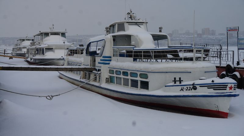 Три принадлежащих казне Ижевска теплохода «Москва-221», «Москва-117», «Москва-181» теперь ожидают перехода в другие руки. Фото: ©«ДЕНЬ.org»