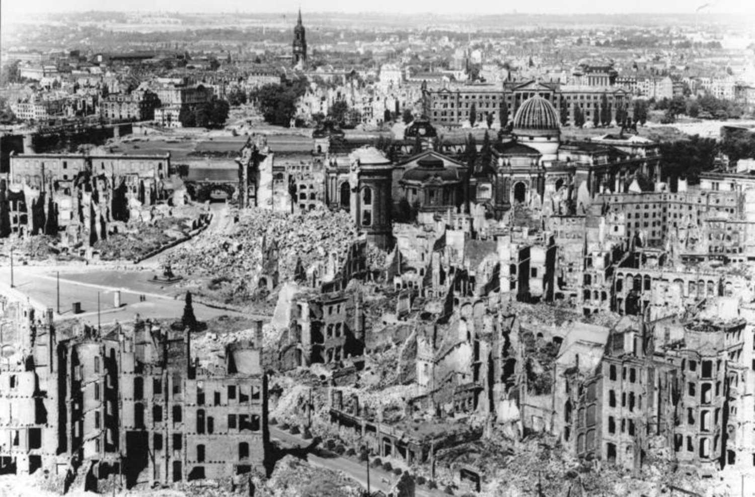 Дрезден после бомбардировки американцами в 1945 году. Фото: nn.by