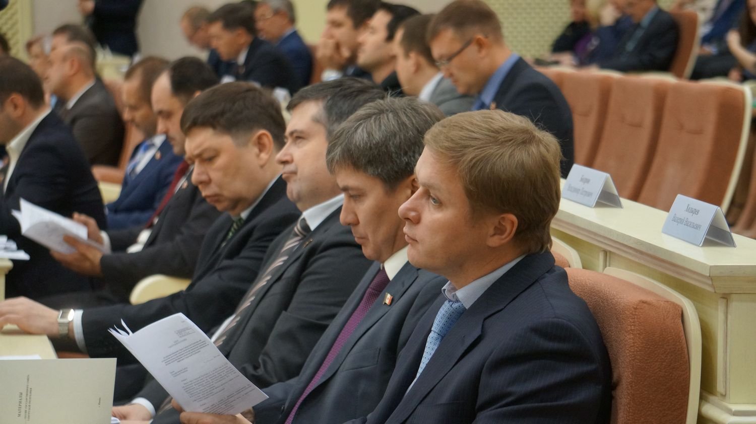 Алексей Рыков предложил передать полномочия комиссии фракции ЕР. Фото ©День.org