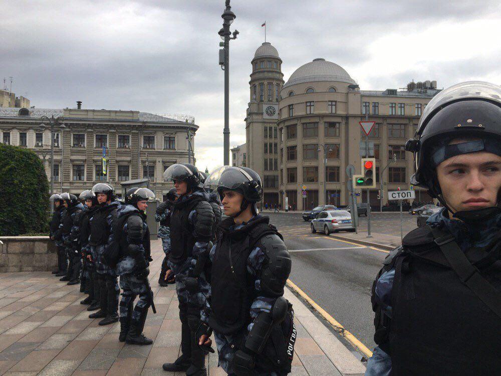 Акции протеста в москве сегодня. Митинг в Москве. Митинги в Москве 2019. Полиция на митинге в Москве летом.