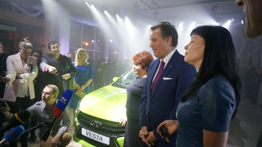 Продажи новых моделей «Лады» в России вряд ли смогут решить проблемы АвтоВАЗа. Фото: © «ДЕНЬ.org»