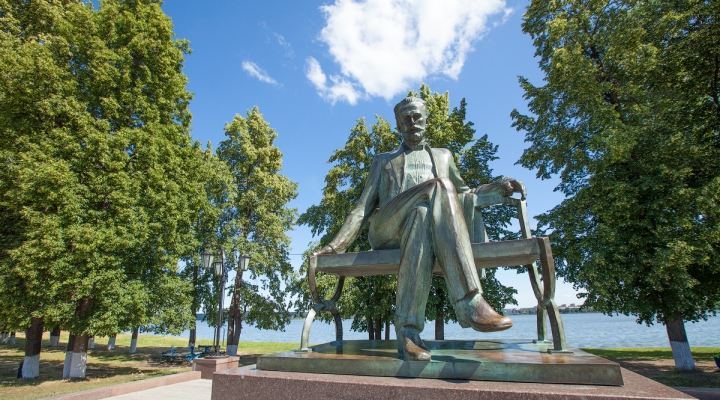 Памятник Чайковскому в Воткинске. Фото: strana.ru