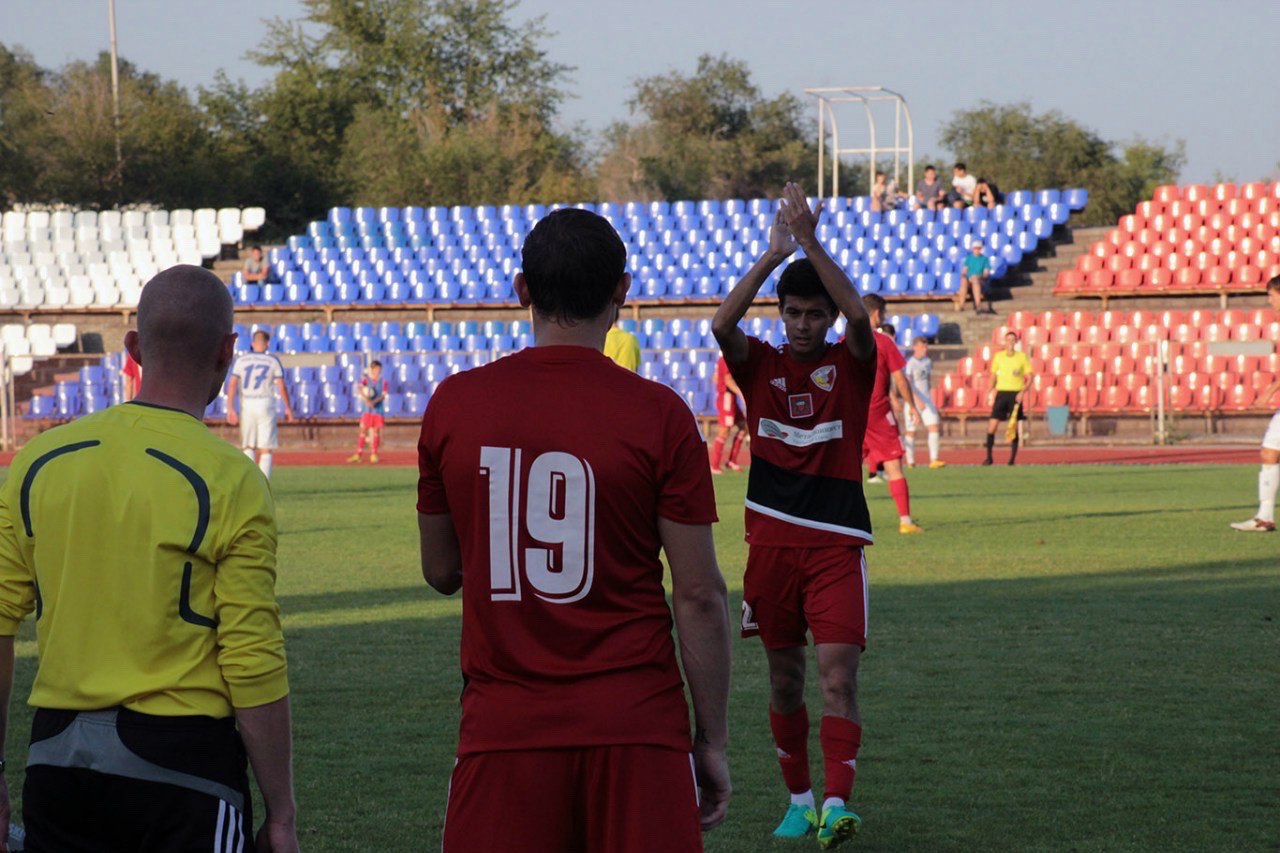 Виктор Уан во время одной из игр в составе ФК «Носта».  Фото: vk.com