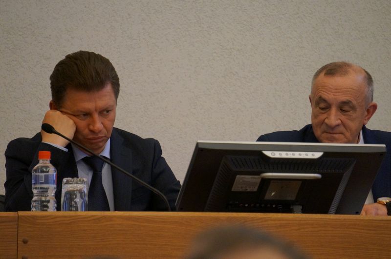 Премьер Виктор Савельев и Глава УР Александр Соловьёв внимательно заслушали своих подчинённых. Фото ©День.org