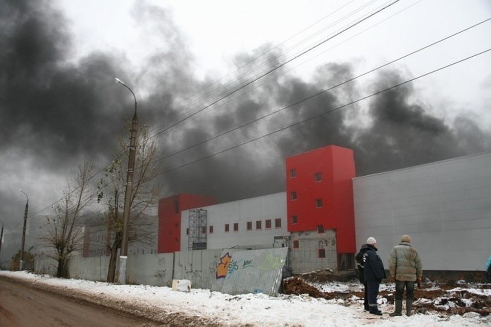 Пожар на стройке ТЦ «Италмас», октябрь 2014 г. Фото: Анастасия Малышева