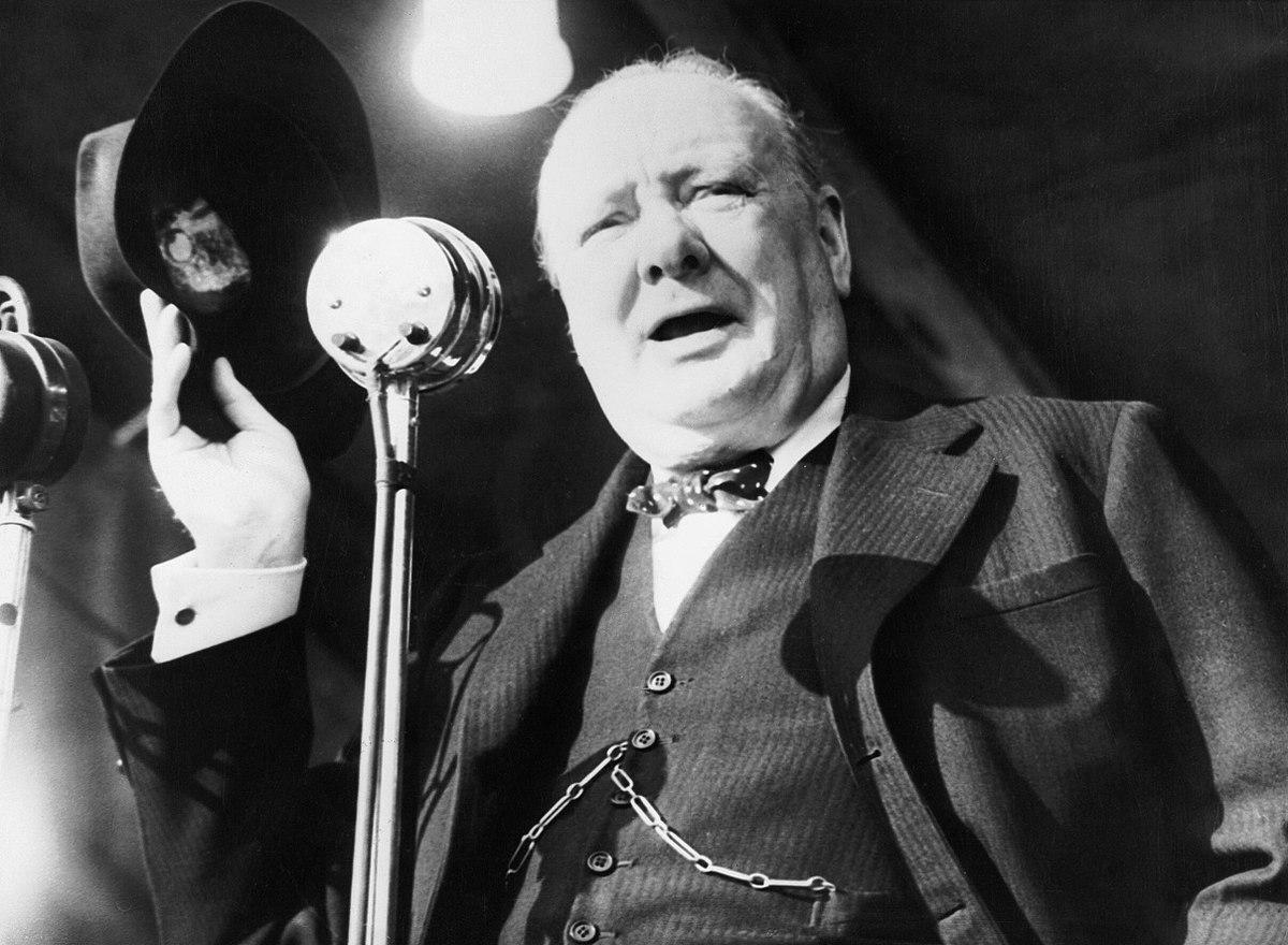 На фото: Выступление Уинстона Черчилля, 1946 год.
