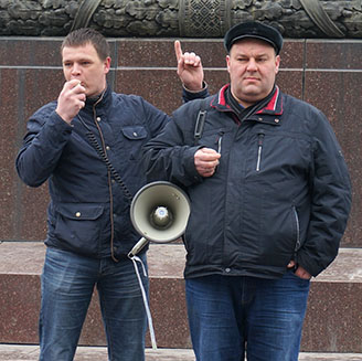 Лидеры региональных организаций "Партии Прогресса" и "Яблока" Тимофей Клабуков и Михаил Назаров собрались проводить референдум, но пока не могут собрать просто массовый митинг.