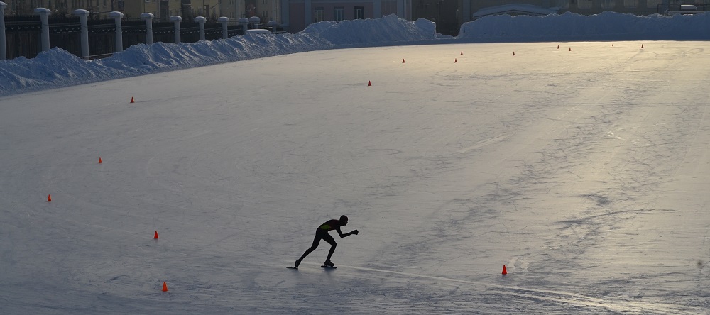 Как и полвека назад, сегодня ижевские конькобежцы неизменно бегают на льду стадиона «Динамо». Фото: Александр Поскребышев