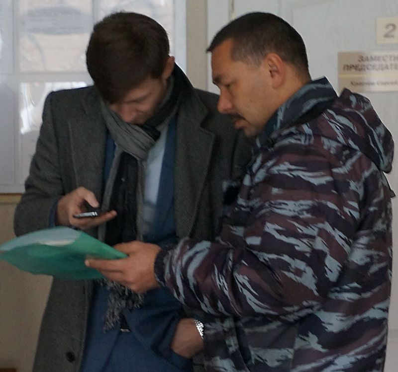  Адвокат Андрей Тронин (слева). Фото ©"ДЕНЬ.org"